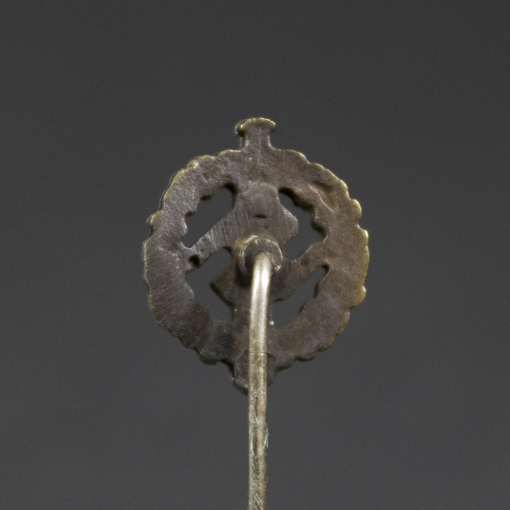 Pin for the SA Sport Badge in Bronze - Image 3