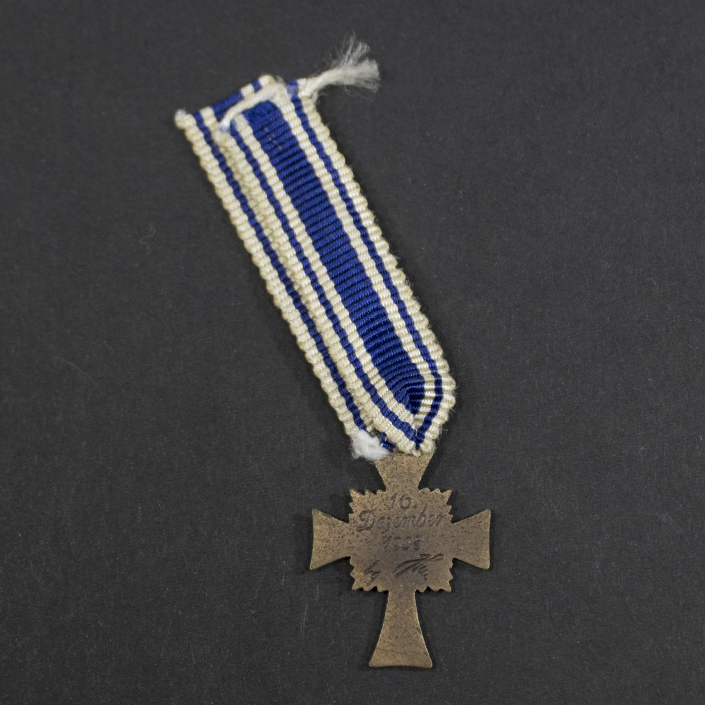 Bronze mothers cross miniature - Image 2