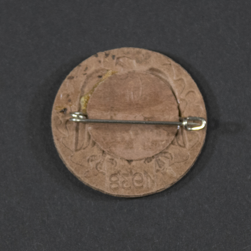 Hitler Youth Pressed Paper Day Badge (1938) - Image 2
