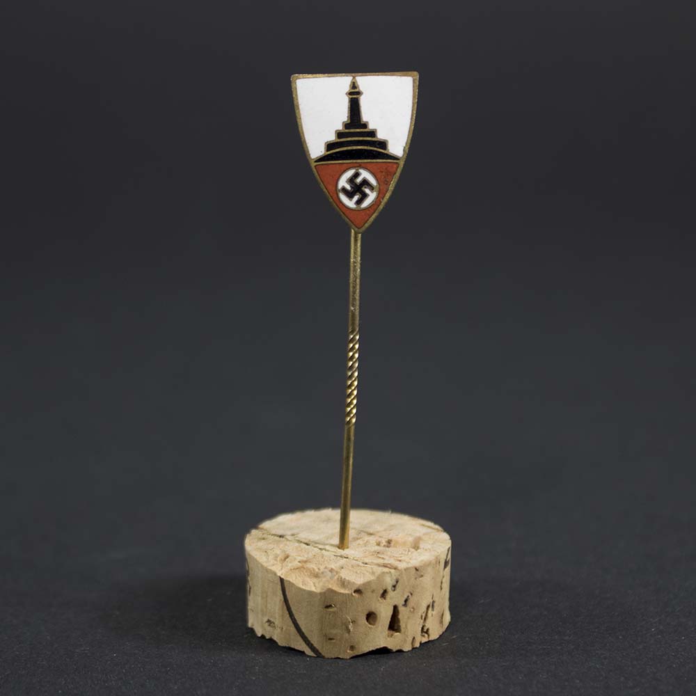 Front view of original Kyffhäuserbund membership pin showing detailed insignia, well-preserved condition, historic German veterans’ association badge.