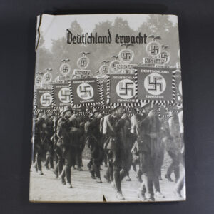 Deutschland Erwache” cigarette album shown together with its original dust cover, both well-preserved and complete.