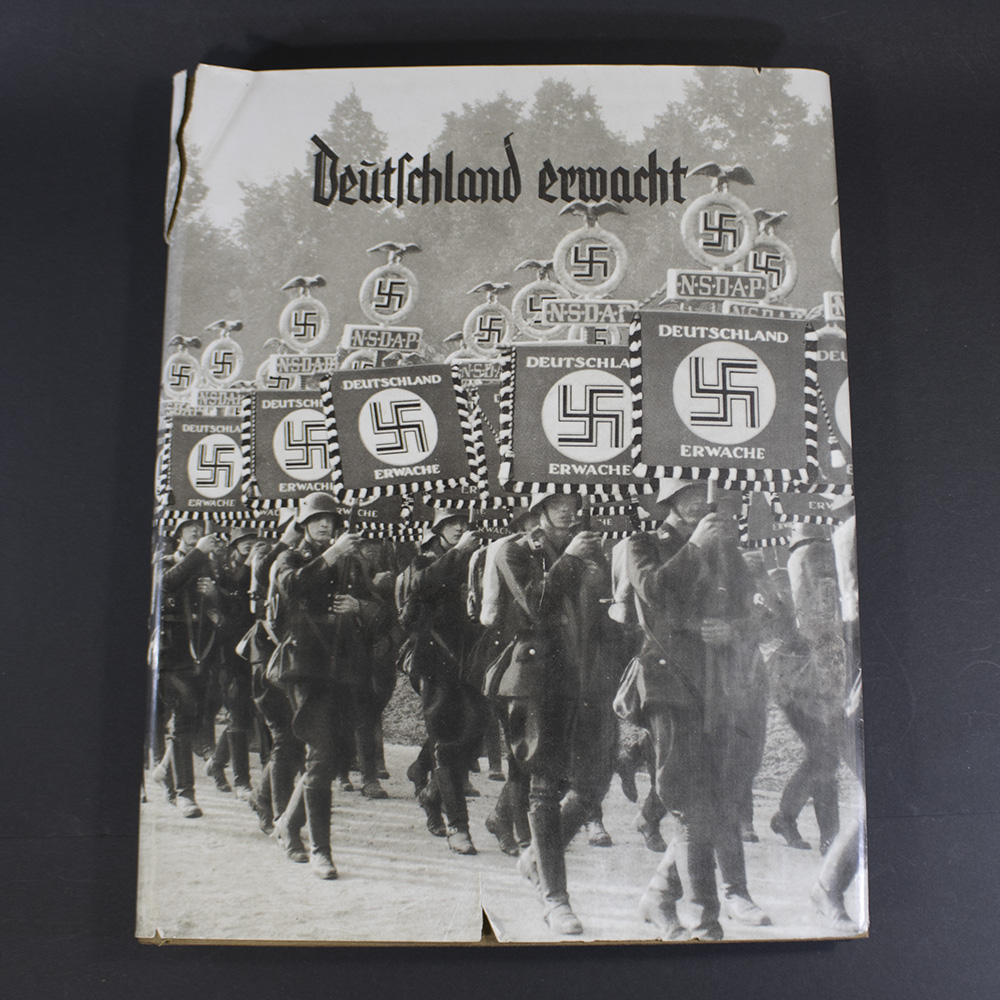 Deutschland Erwache” cigarette album shown together with its original dust cover, both well-preserved and complete.