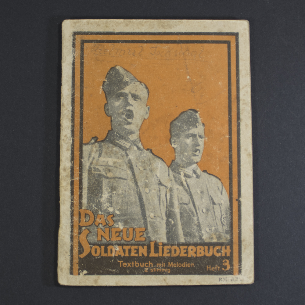 Front cover of Das Neue Soldaten Liederbuch, small WWII German edition, showing title text and decorative design.
