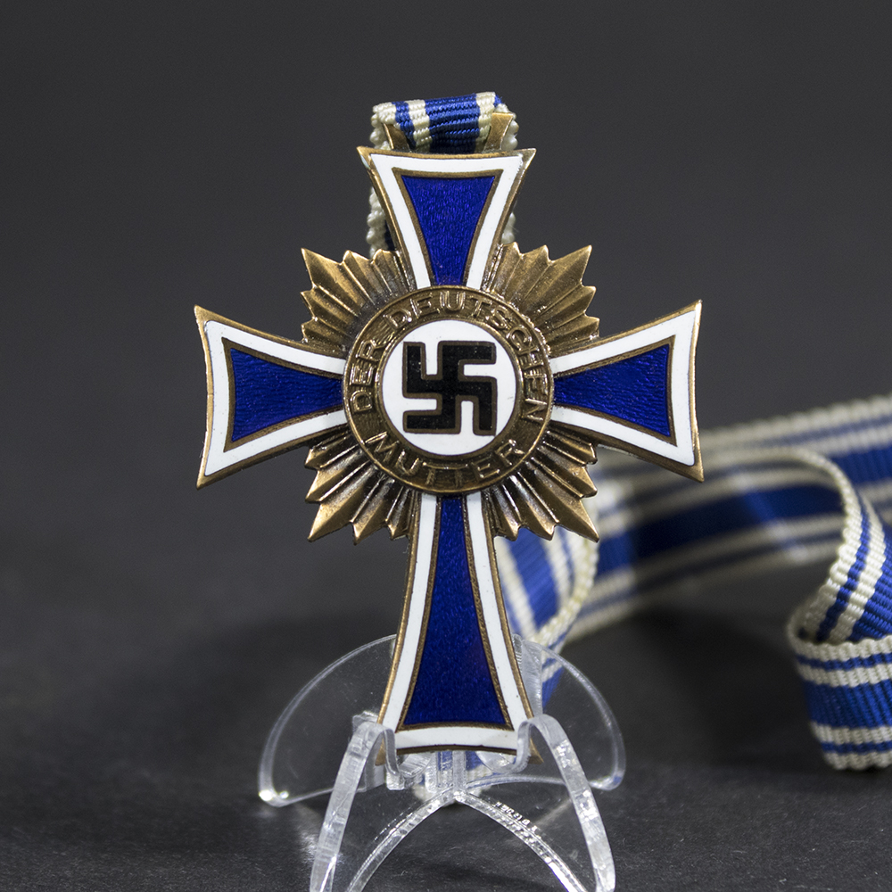 Bronze mothers cross with bag - Image 2