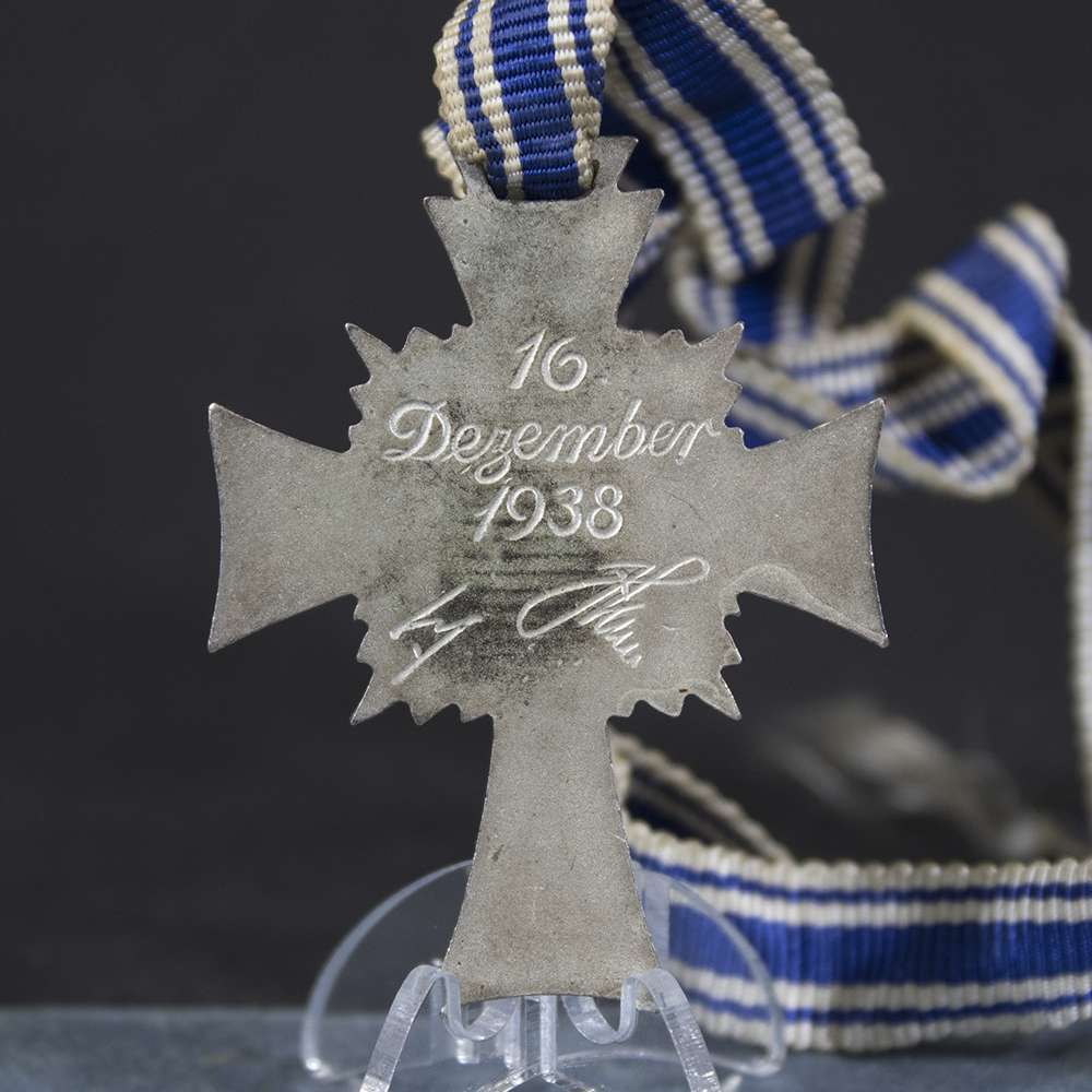 Silver mothers cross with bag - Image 3