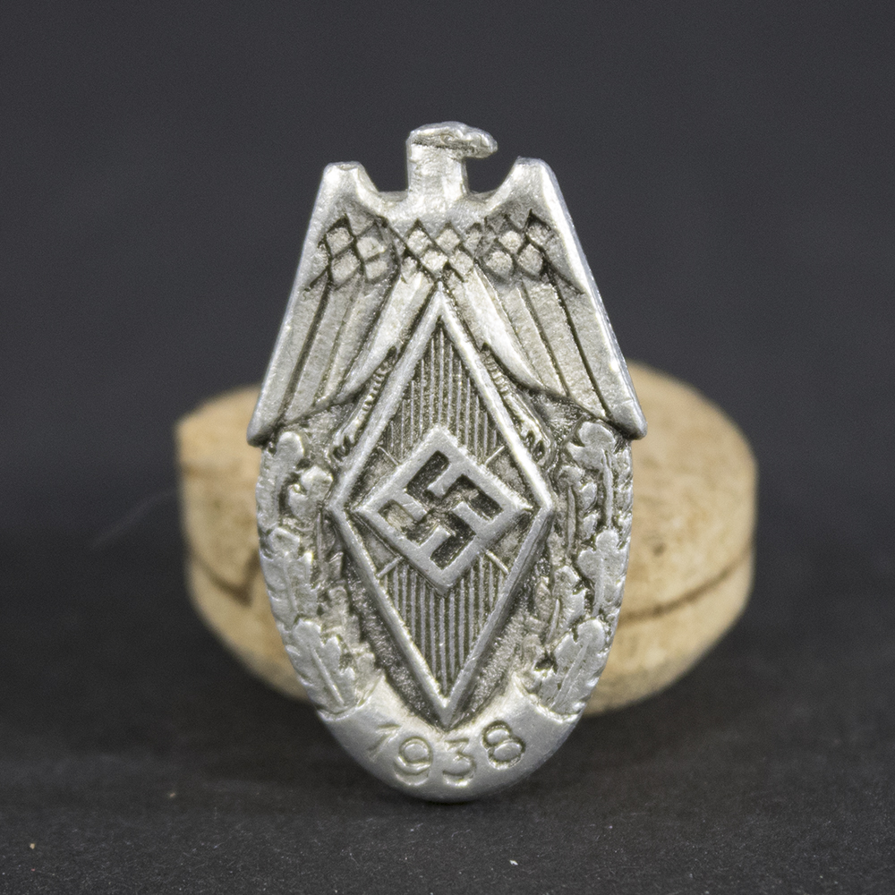 Front of a 1938 Hitler Youth Siegernadel badge