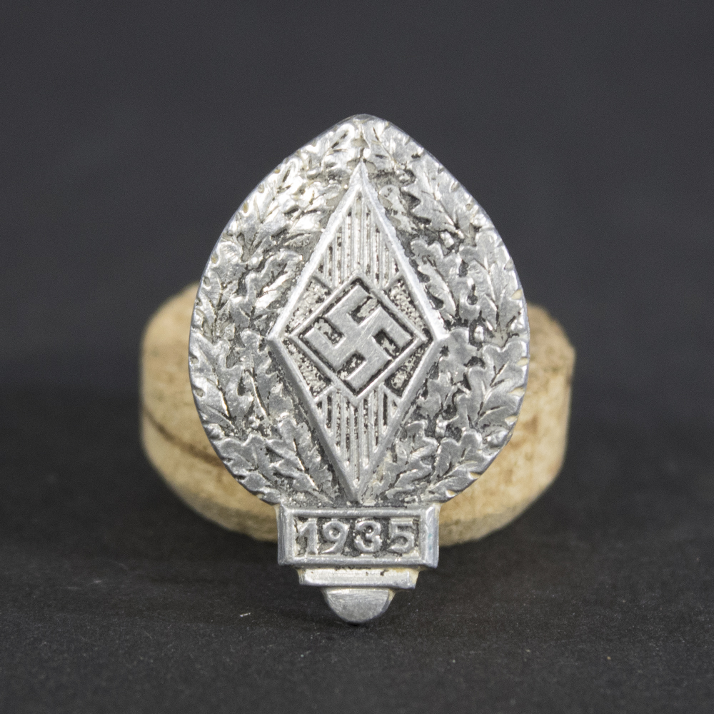 Front of a 1935 Hitler Youth Siegernadel badge