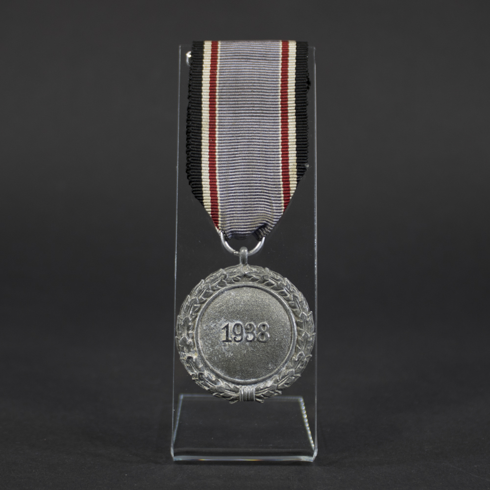 Reverse side of the Luftschutz medal featuring the inscription 1938