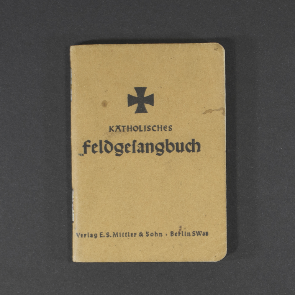 Front cover of the book titled ‘Katholisches Feldsangbuch’. The design is simple, featuring the title in bold black letters on a plain background.”