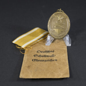 Complete Westwall set displayed with medal and original bag, showing overall condition and layout.