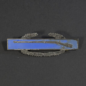 The first image shows the front: a silver rifle centered on a rectangular bar with an oak wreath surrounding it.