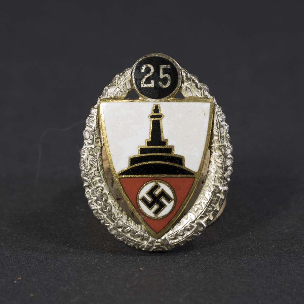 Kyffhäuser 25-Year Membership Honor Pin displayed flat, showing its oval badge with detailed emblem and attached stick pin.