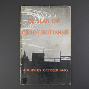 Front cover of the magazine De slag om Groot‑Brittannië, featuring World War II aircraft imagery and wartime design elements.
