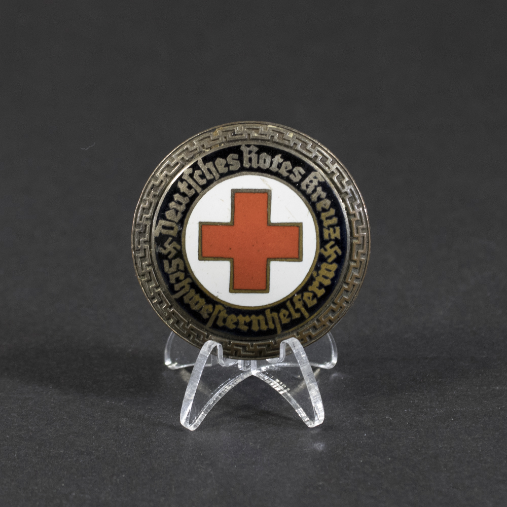 Overview of a WWII German DRK Schwesterhelferin brooch, showing the complete badge