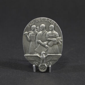 Overview of a WWII German “Tag der Arbeit” 1935 tinnie, showing the complete event badge.