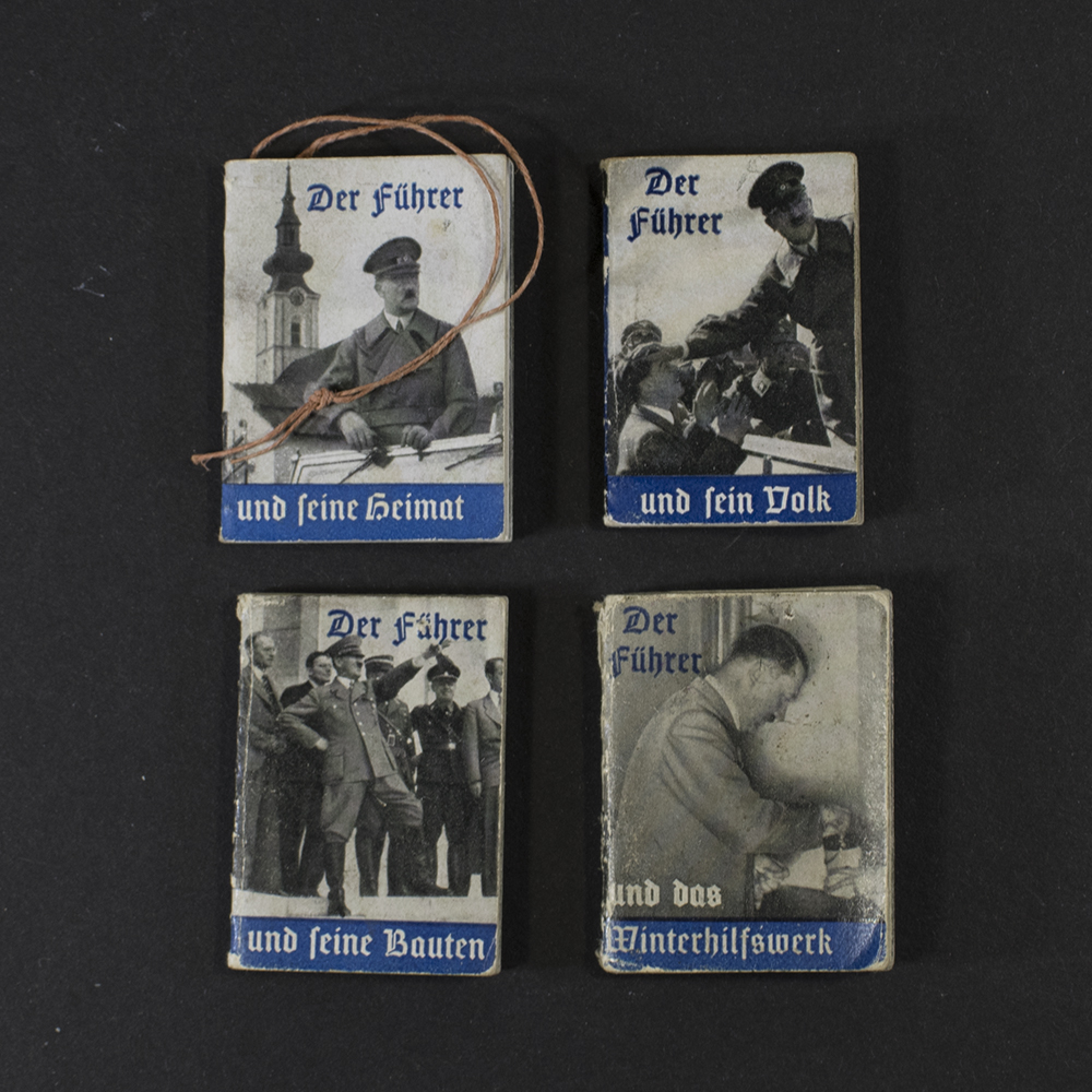 Front view of the Winterhilfswerk book set Der Führer und....