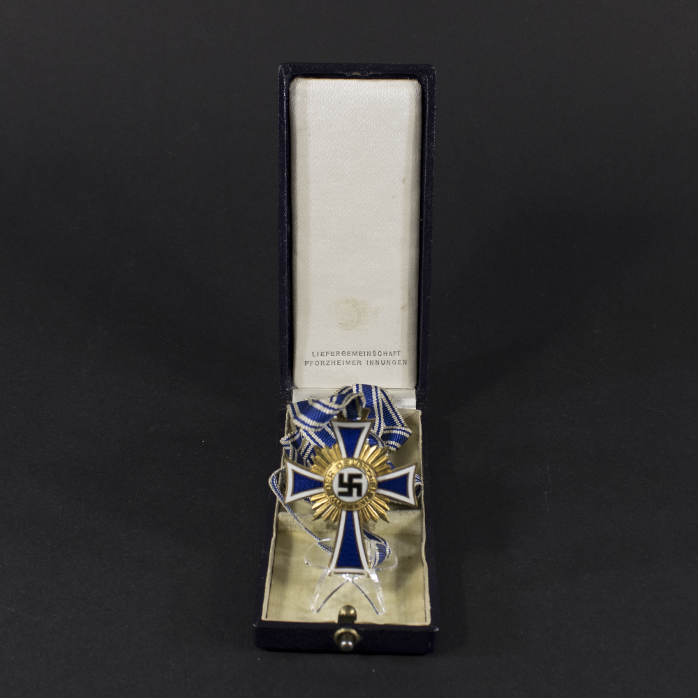 Overview of a WW2 German Golden Mother’s Cross displayed inside its original presentation case.