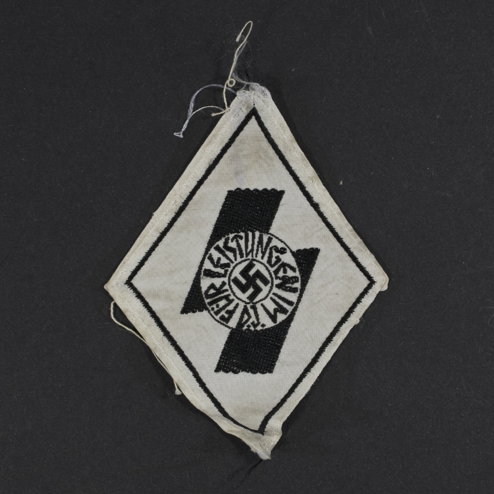 Overview of a WW2 German Deutsche Jugend cloth Leistungsabzeichen patch for the black award.