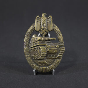 Panzer Badge Panzerkampfabzeichen bronze by Wurster – full front overview of WWII German award