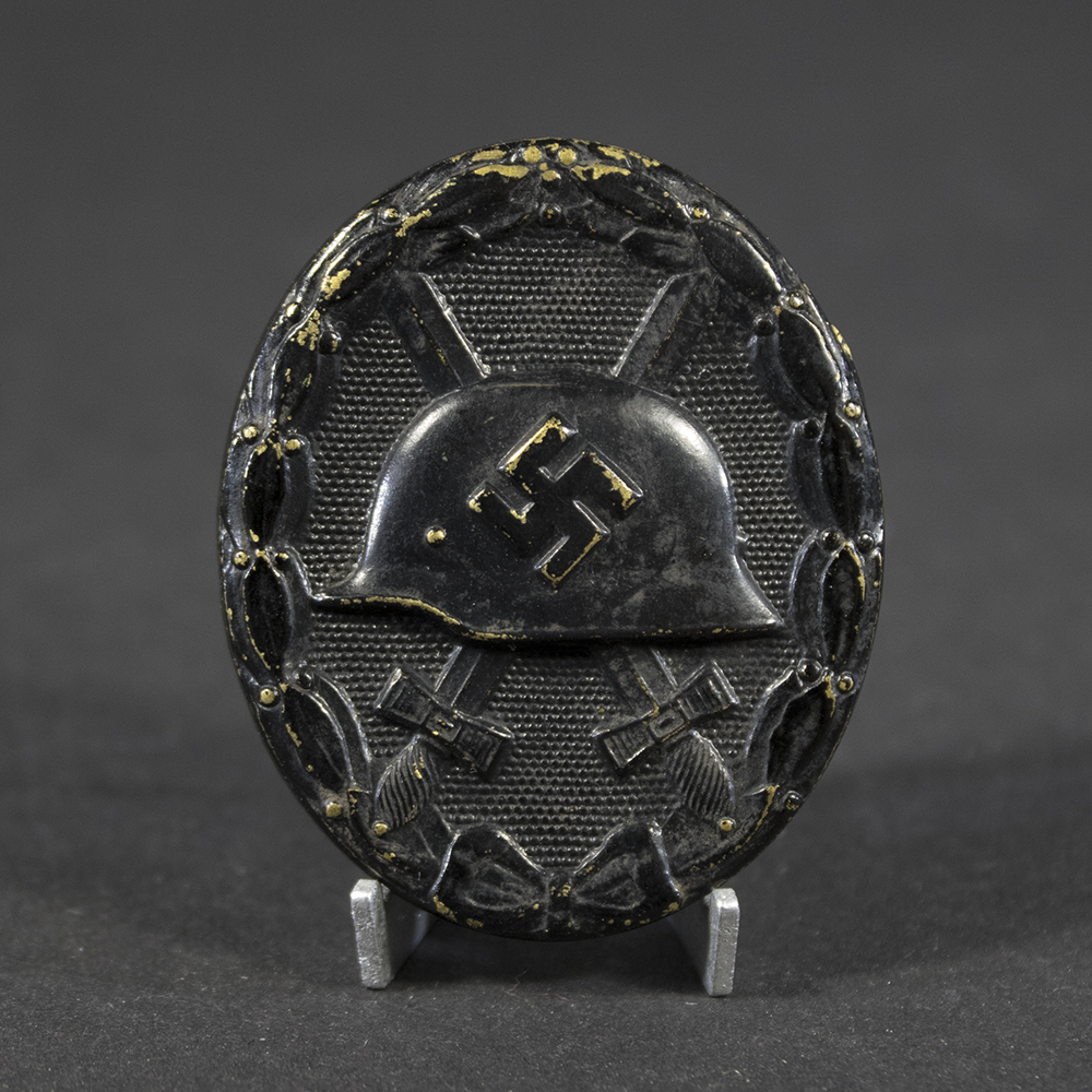 German WW2 Black Wound Badge overview showing full badge and condition