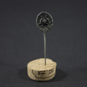 German WW2 Black Wound Badge stickpin overview showing full badge and condition