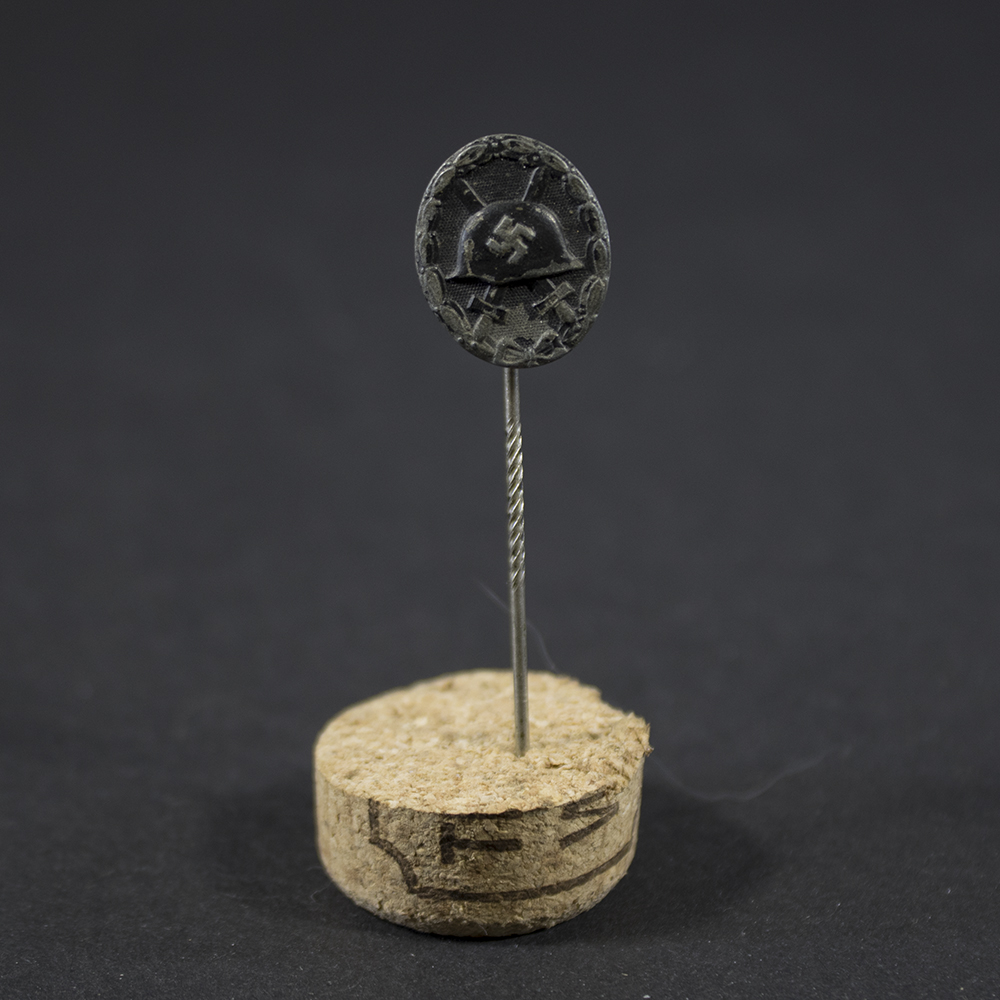 German WW2 Black Wound Badge stickpin overview showing full badge and condition