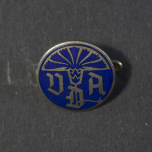 Overview of a Volksbund für das Deutschtum im Ausland (VDA) membership pin, showing the complete badge and its overall condition.