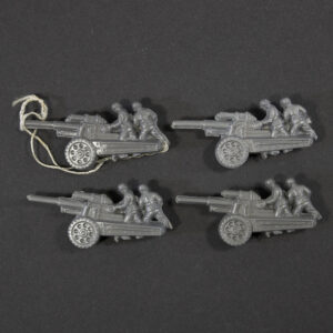 WWII German WHW Flaktruppe Artillery grey plastic miniature figures with gun barrels facing left and original string loop