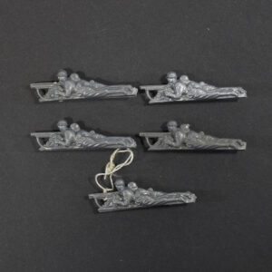 WWII German WHW Maschinengewehrschützen grey plastic miniature figures prone machine gun crew facing left