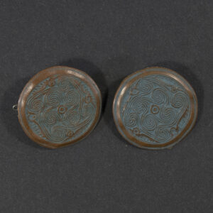 WWII German WHW Mykene Griechenland pair of round plastic tinnies front view